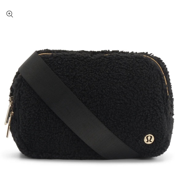 lululemon athletica Handbags - Lululemon NWT Everywhere 2L Fleece Belt Bag, includes reusable Lululemon bag